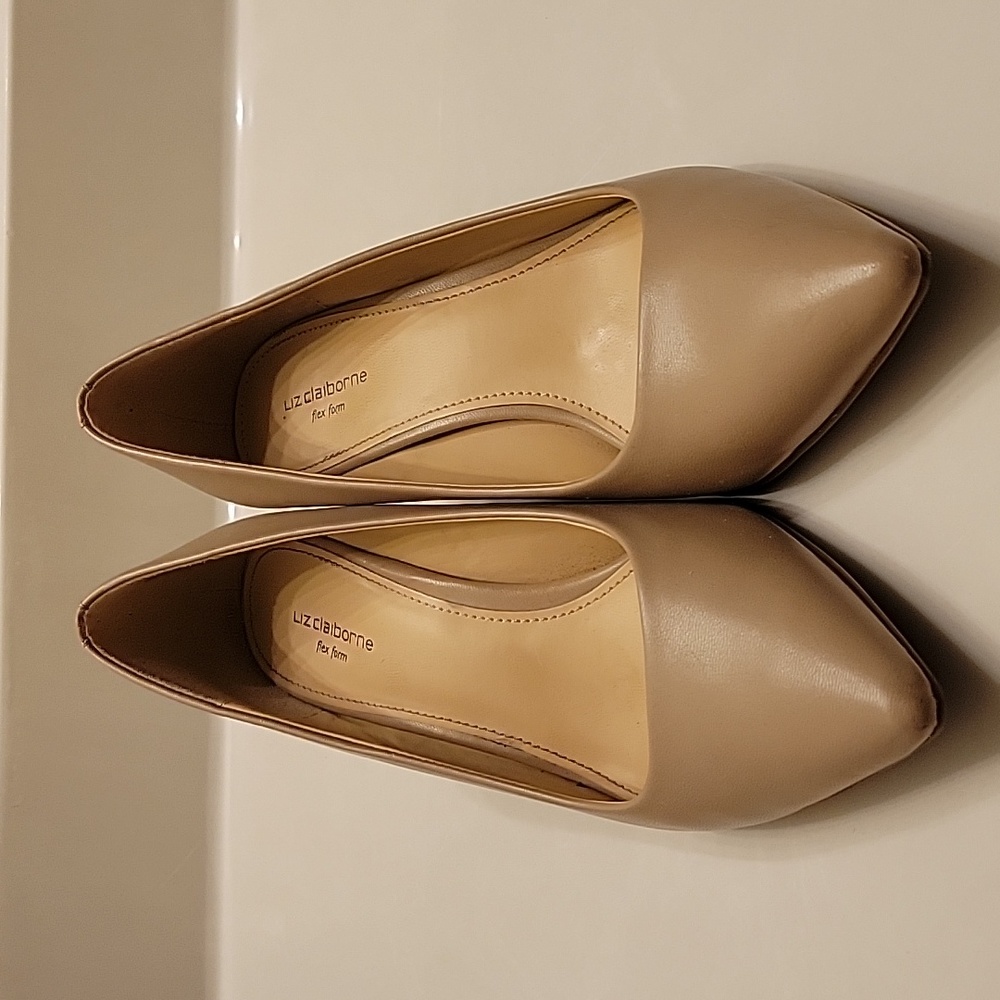 Liz Claiborne's flex form LC Baine Nude heels Size 8